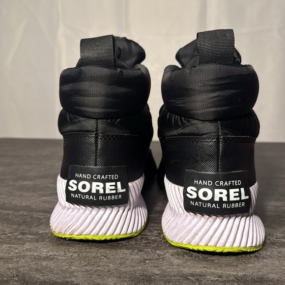 Sorel Women’s Black Out N About III Puffy Zip Boot Sneaker. Size 8 - Picture 6 of 10